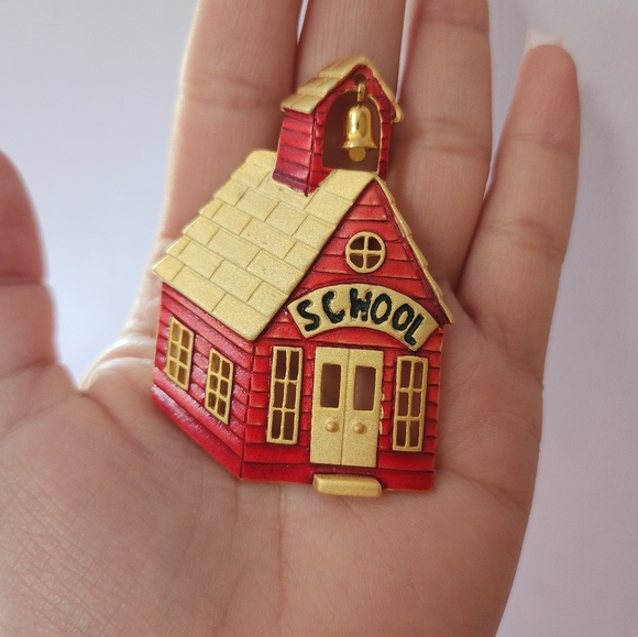 Vintage Brooch Pin Enamel Red School Teacher House Bell Gold Tone Signed Jona - Picture 3 of 3